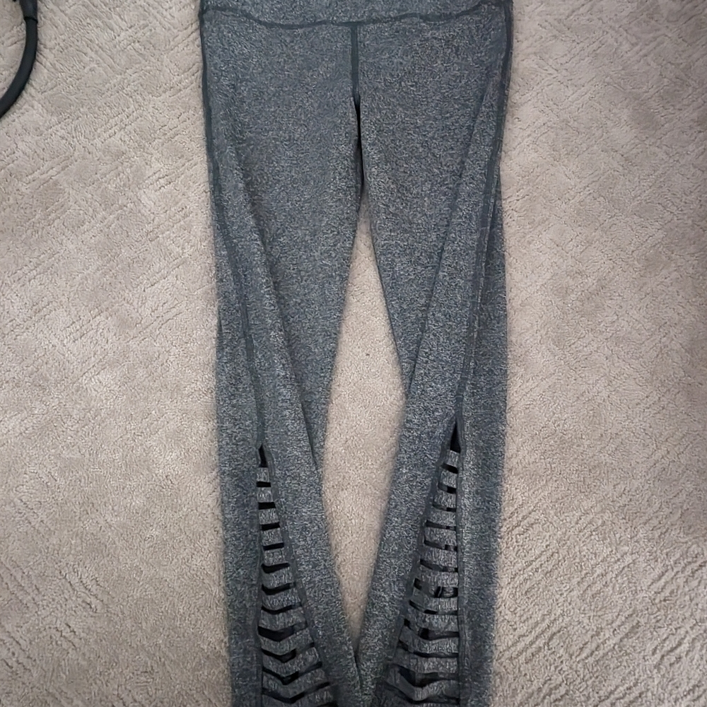 3 for $12 Clearance Popular 21 Women's Gray Leggings, Size L‎